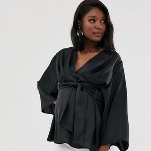 Long sleeve maternity plunge top with tie waist